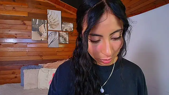 Snapshot of amber_curly chatting on December 20, 2025, 7:17 pm amber curly online show from December 20, 2025, 7:17 pm