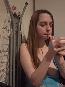 Snapshot of EvieRoseex chatting on February 18, 2025, 12:59 am EvieRoseex online show from February 18, 2025, 12:59 am