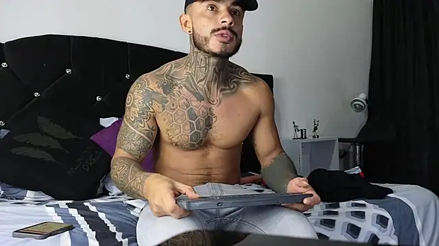 Snapshot of john_cartter1 chatting on March 14, 2025, 11:01 am john cartter1 online show from March 14, 2025, 11:01 am