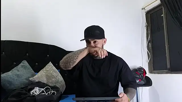 Snapshot of john_cartter1 chatting on October 9, 2025, 11:00 am john cartter1 online show from October 9, 2025, 11:00 am