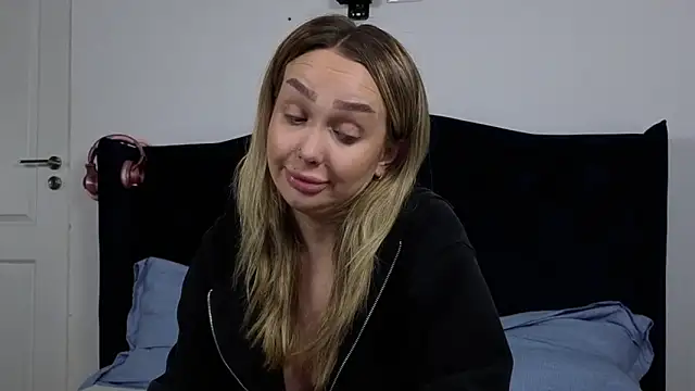 AnnaMaee online show from November 19, 2025, 8:31 pm