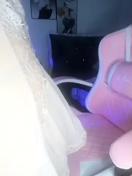 Snapshot of _Linez_ chatting on March 18, 2025, 4:39 pm Linez online show from March 18, 2025, 4:39 pm