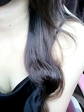 Snapshot of _Linez_ chatting on December 4, 2024, 4:10 pm Linez online show from December 4, 2024, 4:10 pm