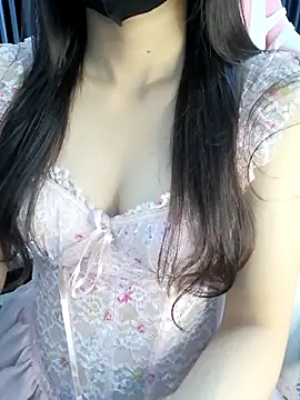 Snapshot of _Linez_ chatting on October 9, 2025, 5:35 pm Linez online show from October 9, 2025, 5:35 pm