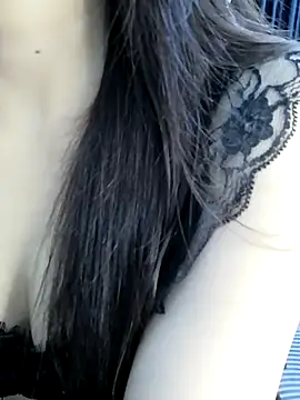 Snapshot of _Linez_ chatting on October 2, 2025, 5:38 pm Linez online show from October 2, 2025, 5:38 pm