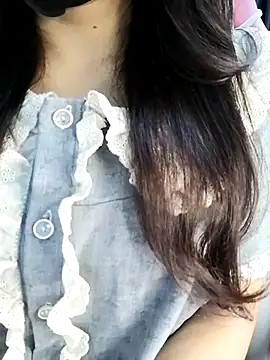 Snapshot of _Linez_ chatting on October 27, 2025, 4:08 pm Linez online show from October 27, 2025, 4:08 pm