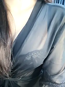 Snapshot of _Linez_ chatting on October 30, 2025, 4:48 pm Linez online show from October 30, 2025, 4:48 pm