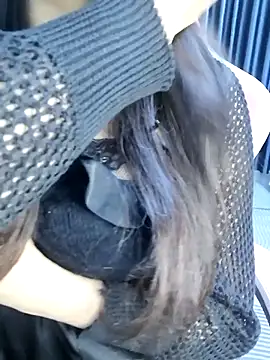 Snapshot of _Linez_ chatting on October 28, 2025, 5:23 pm Linez online show from October 28, 2025, 5:23 pm