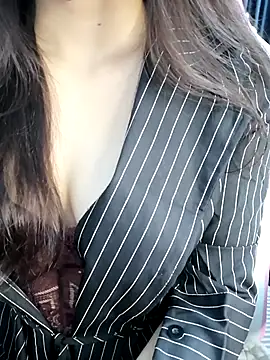 Snapshot of _Linez_ chatting on September 27, 2025, 6:14 pm Linez online show from September 27, 2025, 6:14 pm