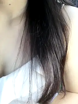 Snapshot of _Linez_ chatting on September 28, 2025, 9:11 pm Linez online show from September 28, 2025, 9:11 pm