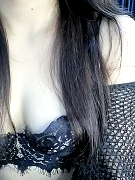 Snapshot of _Linez_ chatting on September 21, 2025, 6:02 pm Linez online show from September 21, 2025, 6:02 pm