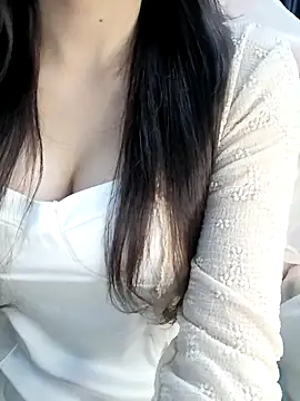 Snapshot of _Linez_ chatting on November 12, 2025, 5:50 pm Linez online show from November 12, 2025, 5:50 pm