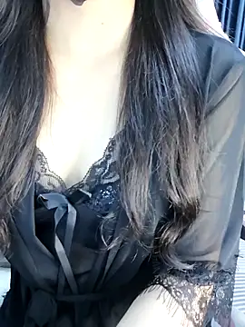 Snapshot of _Linez_ chatting on October 7, 2025, 5:14 pm Linez online show from October 7, 2025, 5:14 pm