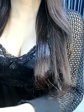 Snapshot of _Linez_ chatting on December 16, 2025, 4:44 pm Linez online show from December 16, 2025, 4:44 pm