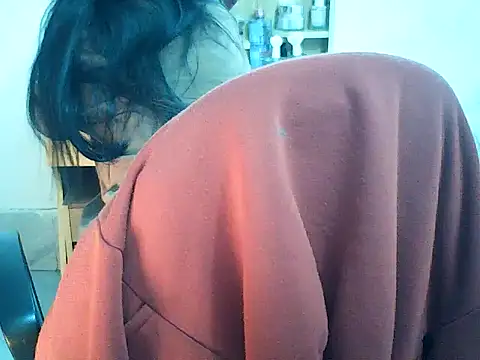 Snapshot of Haralushiaaax chatting on January 10, 2026, 2:18 am Haralushiaaax online show from January 10, 2026, 2:18 am