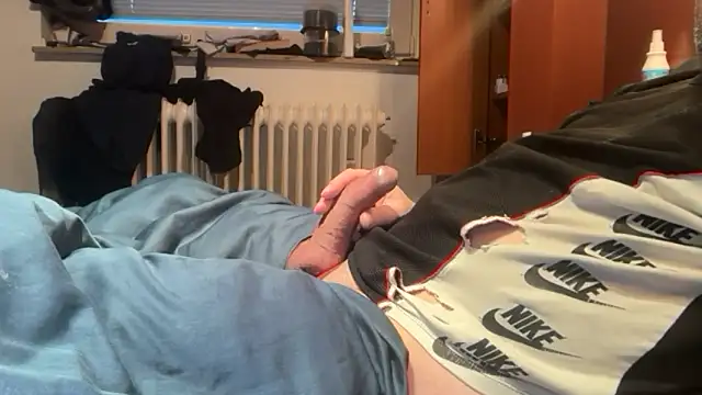 Snapshot of Geilerjung69 chatting on February 24, 2026, 6:25 am Geilerjung69 online show from February 24, 2026, 6:25 am