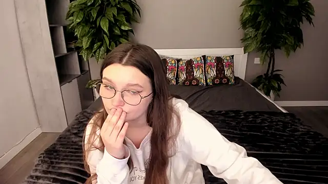 MagicPeachh  online show from November 20, 2025, 1:34 pm