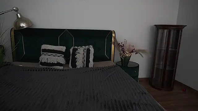 MagicPeachh  online show from June 1, 2026, 6:18 pm