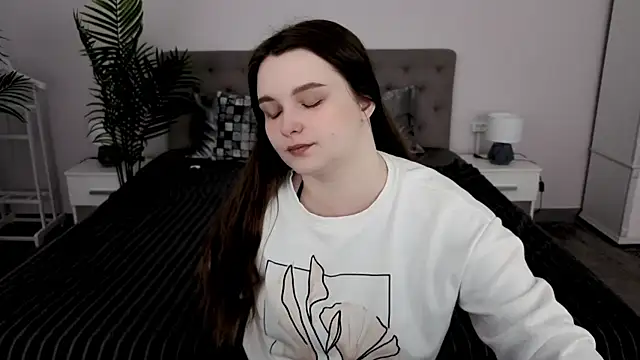 MagicPeachh  online show from March 17, 2026, 7:00 am