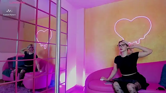 Snapshot of Ramona_Flower chatting on November 15, 2025, 2:15 am Ramona Flower online show from November 15, 2025, 2:15 am