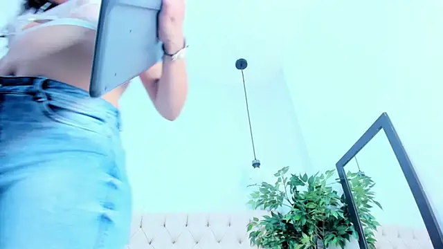 Victoria Coleman online show from November 6, 2025, 7:29 pm