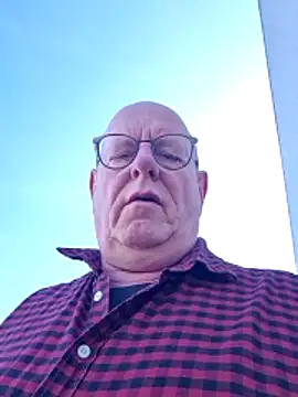 andrejoyfull64 online show from April 8, 2026, 11:22 am