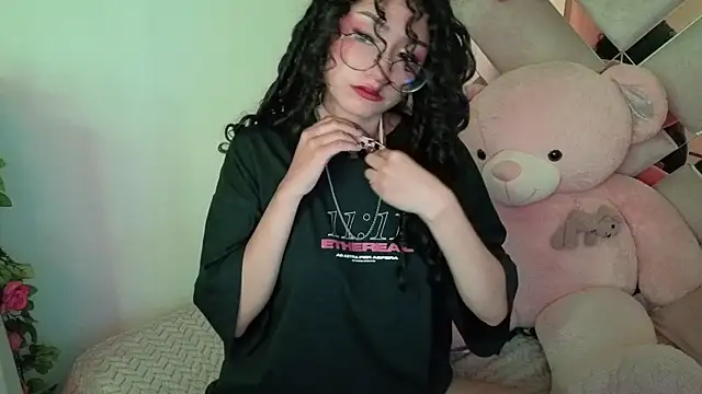 Snapshot of CherieCurl chatting on May 25, 2026, 5:33 pm CherieCurl online show from May 25, 2026, 5:33 pm