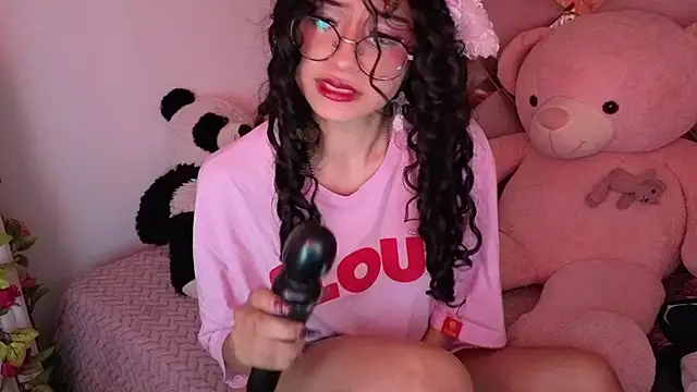 Snapshot of CherieCurl chatting on May 12, 2026, 10:38 pm CherieCurl online show from May 12, 2026, 10:38 pm