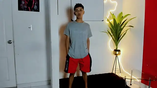 Snapshot of oversizedxguys chatting on April 12, 2026, 1:20 am oversizedxguys online show from April 12, 2026, 1:20 am