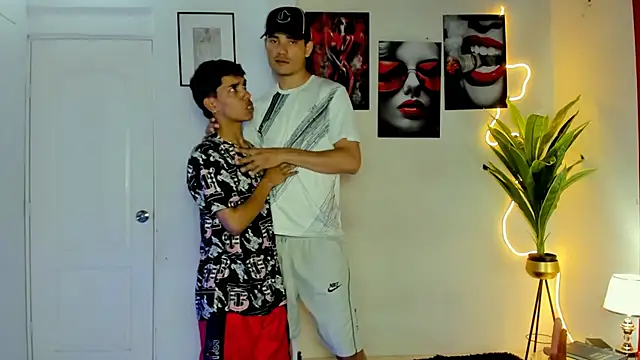 Snapshot of oversizedxguys chatting on April 16, 2026, 1:39 am oversizedxguys online show from April 16, 2026, 1:39 am