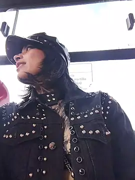 taaylor33 online show from March 6, 2026, 8:04 pm