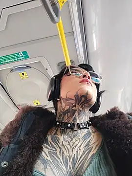 taaylor33 online show from March 10, 2026, 4:44 pm