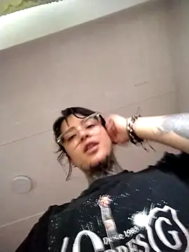 Snapshot of taaylor33 chatting on December 17, 2025, 10:48 pm taaylor33 online show from December 17, 2025, 10:48 pm