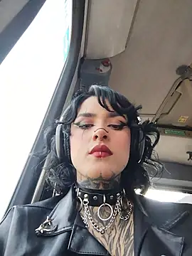 taaylor33 online show from April 6, 2026, 9:27 pm