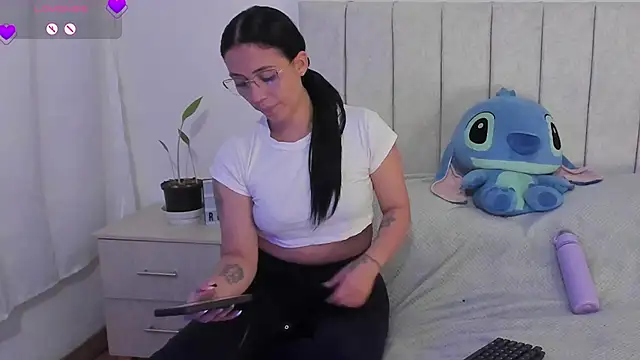 Snapshot of anny_roberts chatting on November 26, 2025, 10:43 pm anny roberts online show from November 26, 2025, 10:43 pm