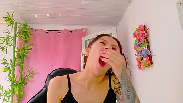 scarlet-jonesx online show from March 22, 2026, 3:46 pm