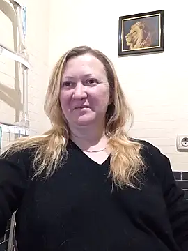 Snapshot of blondyaguar chatting on November 14, 2025, 6:33 pm blondyaguar online show from November 14, 2025, 6:33 pm