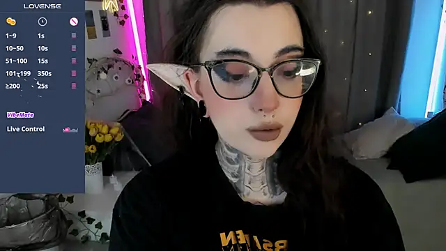 Snapshot of Dixi_Pixi_ chatting on October 25, 2025, 5:50 am Dixi Pixi online show from October 25, 2025, 5:50 am