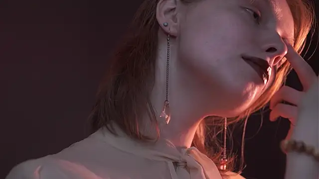 ginger hugs online show from October 27, 2025, 10:11 pm