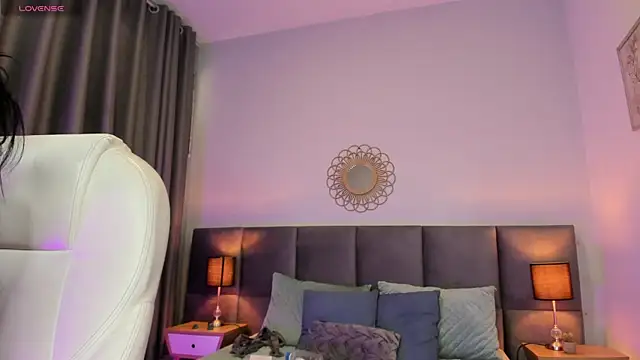 Chloe fischer  online show from July 7, 2026, 6:33 pm
