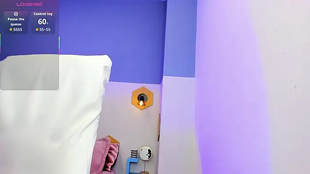 Chloe fischer  online show from September 30, 2025, 3:18 pm