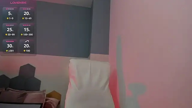 Chloe fischer  online show from October 29, 2025, 2:38 pm