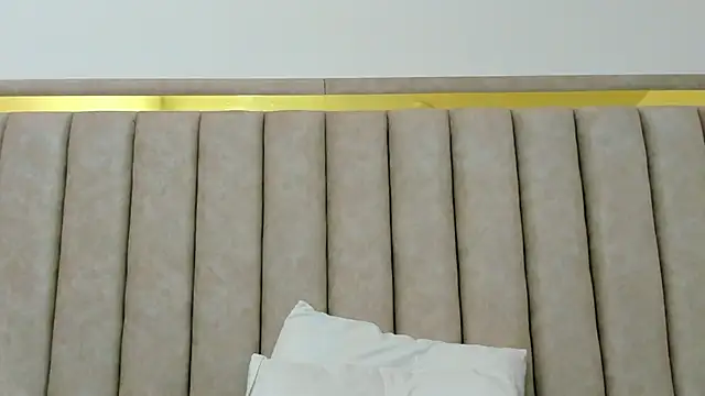 FreyaMoller online show from March 22, 2026, 7:04 pm