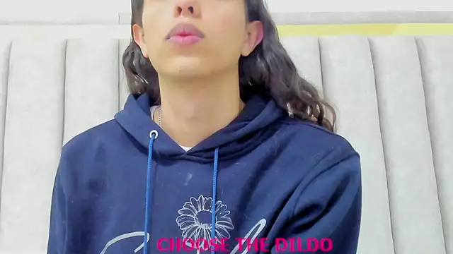 FreyaMoller online show from November 3, 2025, 7:06 pm