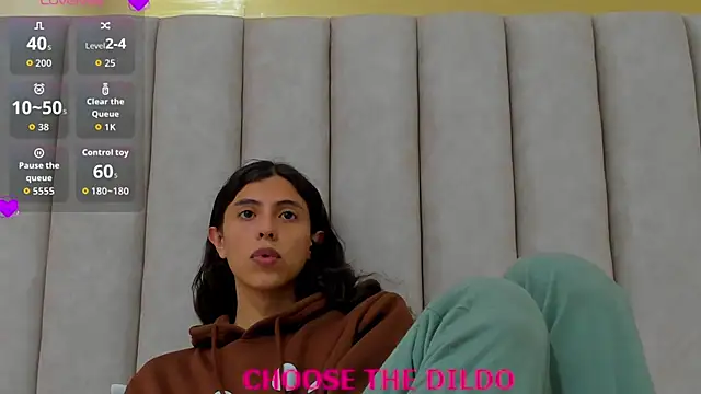 FreyaMoller online show from October 29, 2025, 7:46 pm