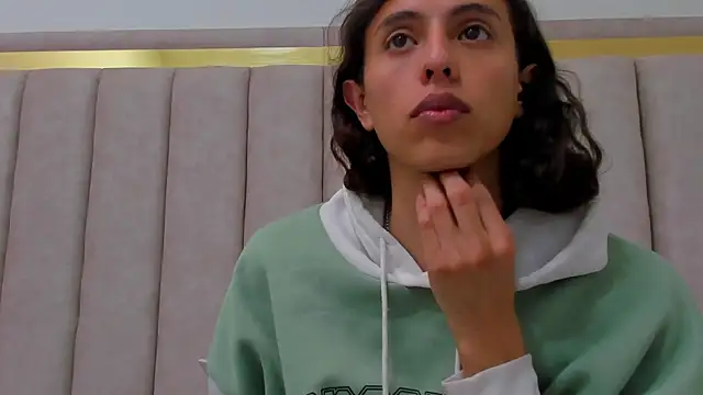 FreyaMoller online show from October 24, 2025, 6:29 pm