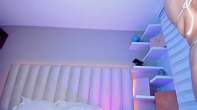 Snapshot of Sally__Walker chatting on October 29, 2025, 4:22 am Sally Walker online show from October 29, 2025, 4:22 am