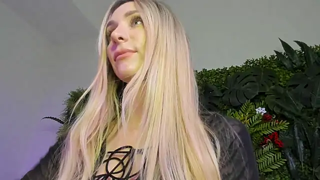 Snapshot of Horny_Blond chatting on November 22, 2025, 9:08 am Horny Blond online show from November 22, 2025, 9:08 am