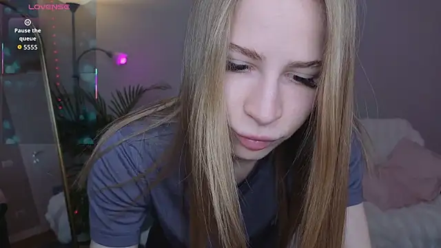 Elis Fox online show from April 24, 2026, 10:06 am