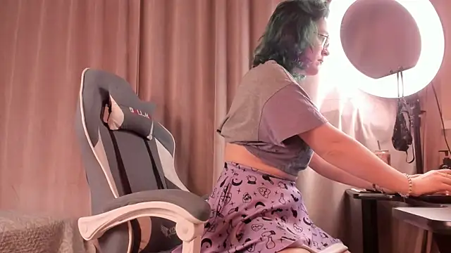 Snapshot of alisahug chatting on November 15, 2025, 1:15 pm alisahug online show from November 15, 2025, 1:15 pm